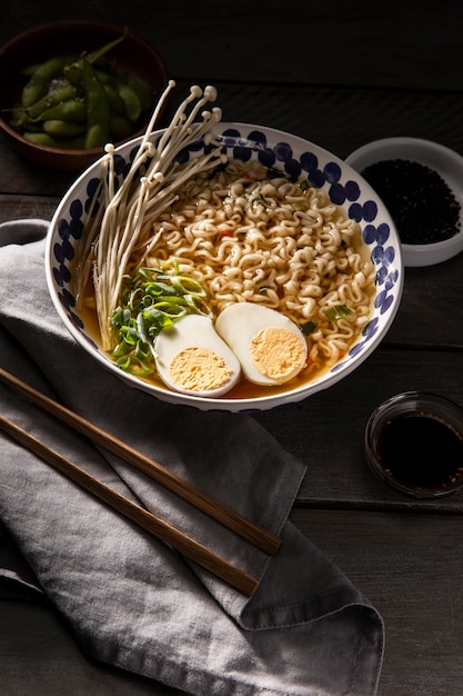 Foto gratuita primo piano su delizioso cibo asiatico