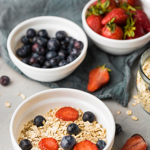 Close-up delicious breakfast with cereals