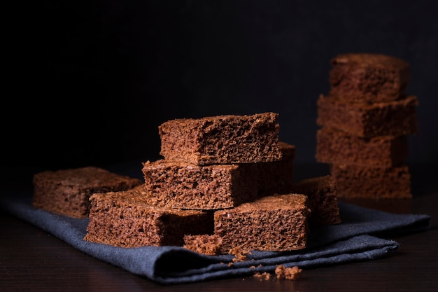 Free photo close-up delicious chocolate brownies