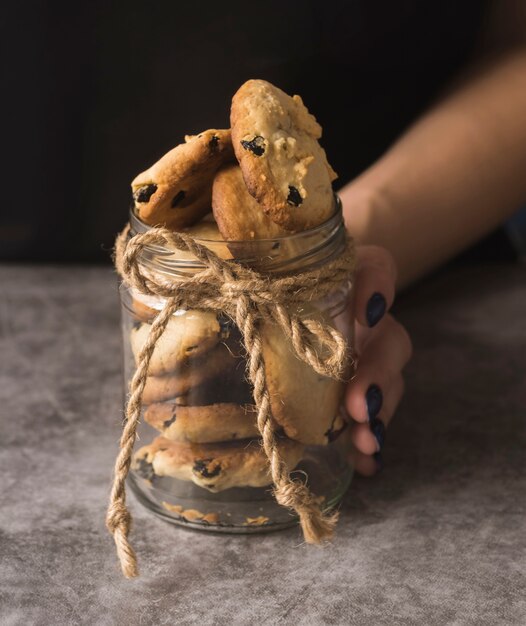 항아리에 근접 맛있는 초콜릿 쿠키