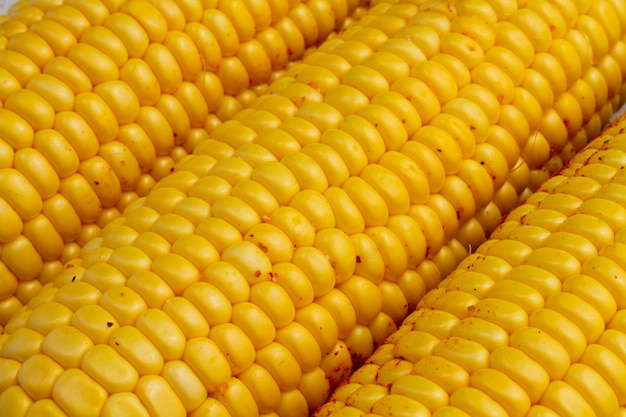 Close-up delicious corn cobs 
