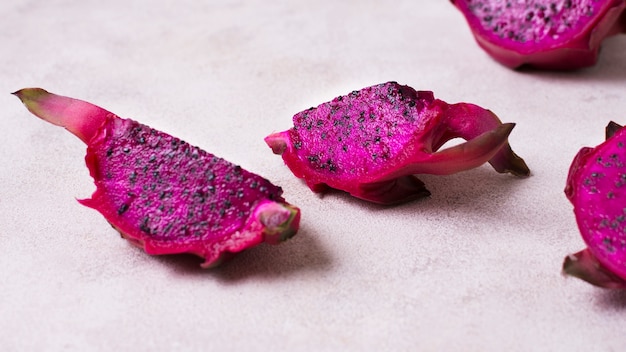 Free photo close-up delicious dragon fruit ready to be served