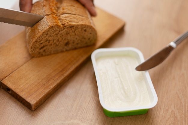 Foto gratuita primo piano su un delizioso formaggio fresco