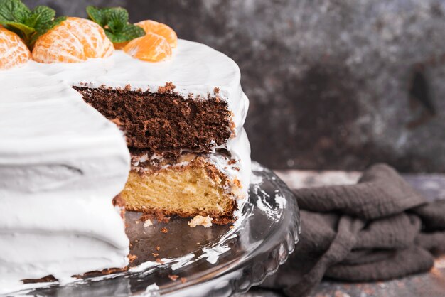 Close-up delicious glazed cake with fruit