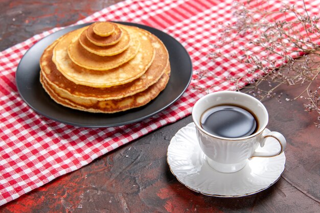 Primo piano su una pila di deliziosi pancake