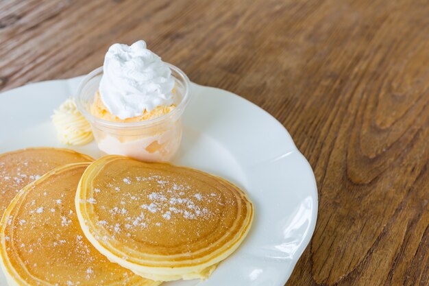 Free photo close-up of delicious pancakes