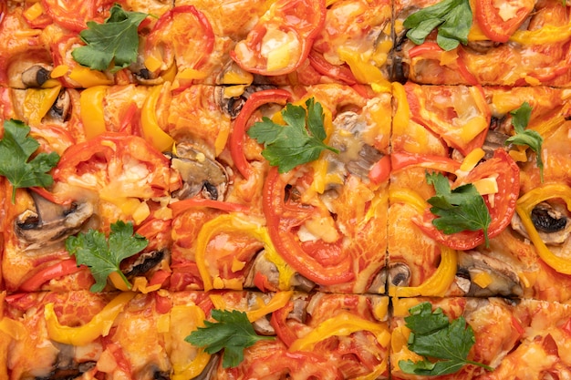 Бесплатное фото Крупным планом вкусная пицца вид сверху