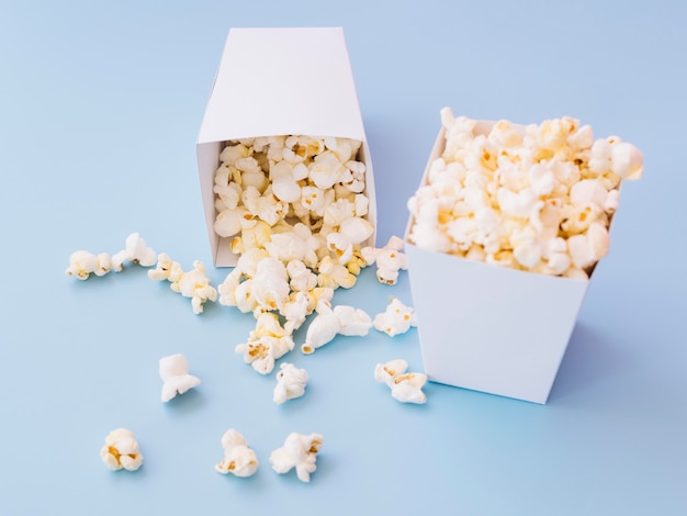 Foto gratuita scatole di popcorn deliziose primo piano