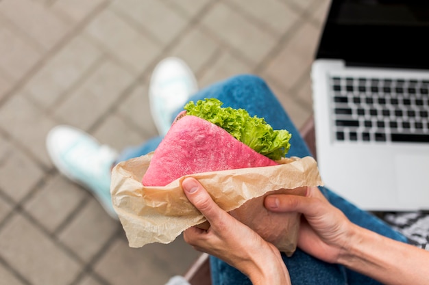 Primo piano di un delizioso panino