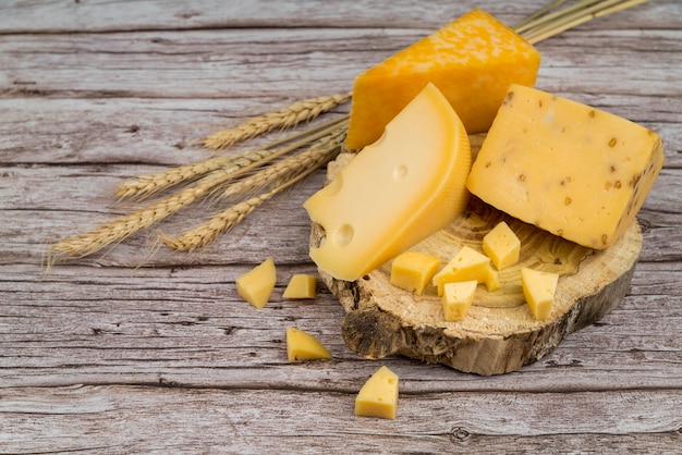 Free photo close-up delicious selection of cheese on the table