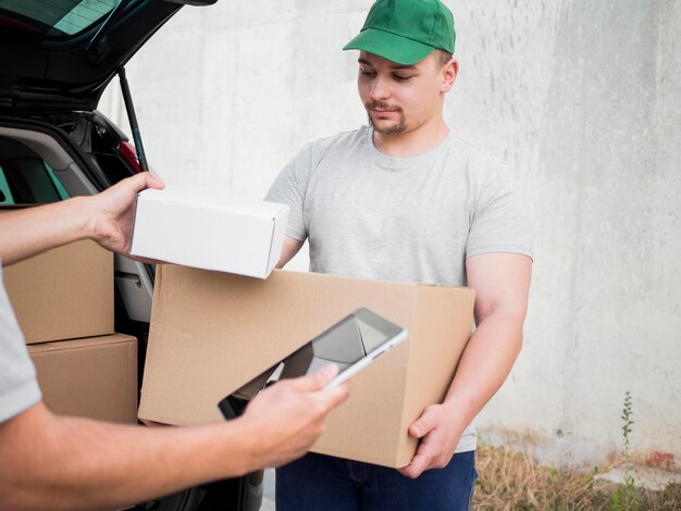 Close-up delivery concept with tablet