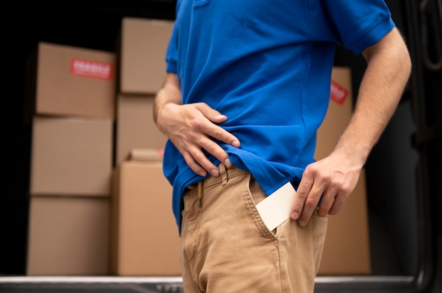 Free photo close up delivery man holding badge