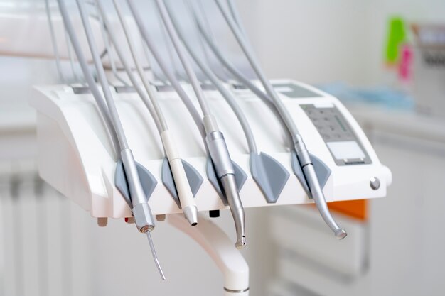 Близкий взгляд на стоматологические приборы