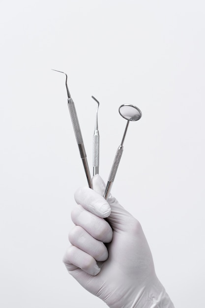 歯科医の器具のクローズアップ
