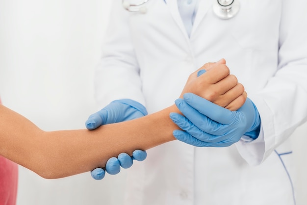 Free photo close-up doctor checking girl's hand