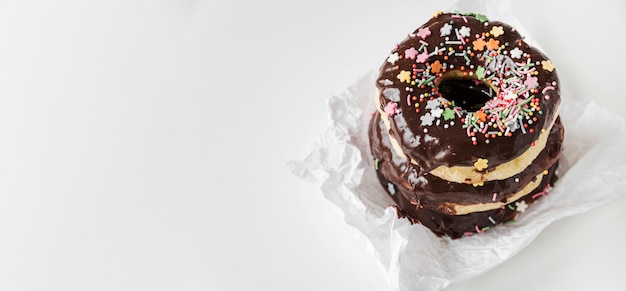 Free photo close-up donuts with frosting