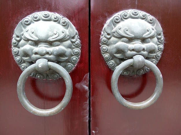 Free photo close-up of doorknobs with lions head