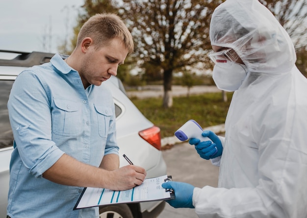 Free photo close-up drive in coronavirus test