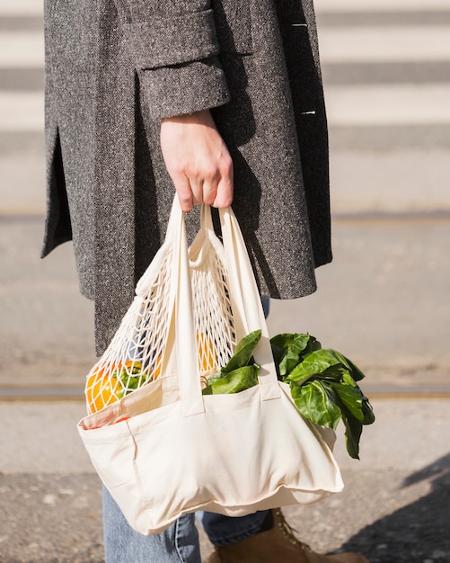 Экологически чистая сумка с органическими овощами