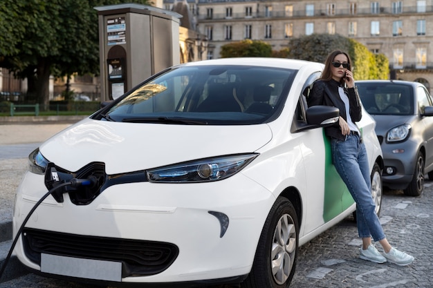 Крупным планом на электромобиле во франции