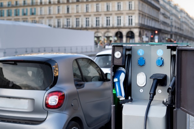Крупным планом на электромобиле во франции