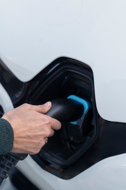 Primo piano su un'auto elettrica in francia