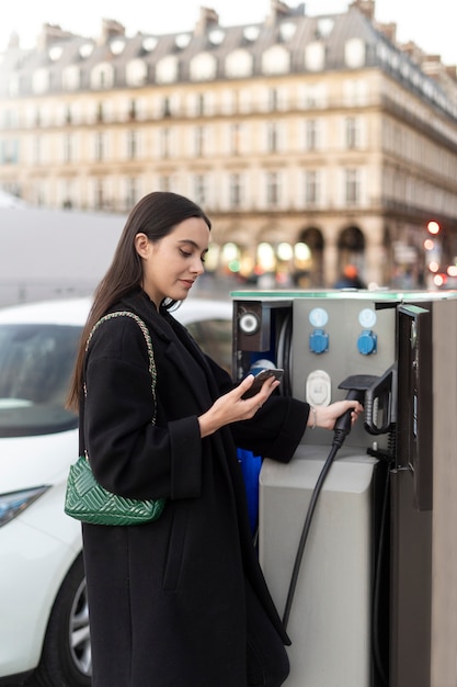 フランスの電気自動車のクローズアップ