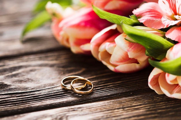 Foto gratuita anelli di fidanzamento ravvicinati