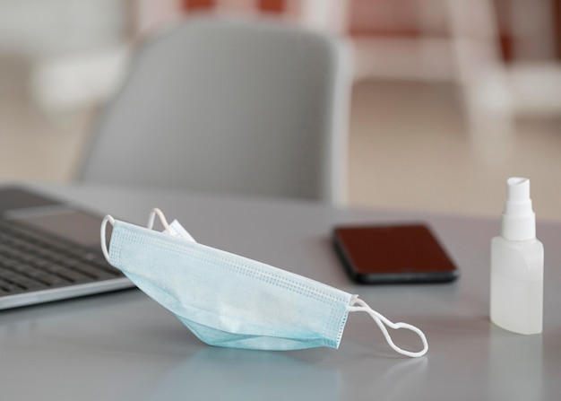 Close-up face mask with disinfectant