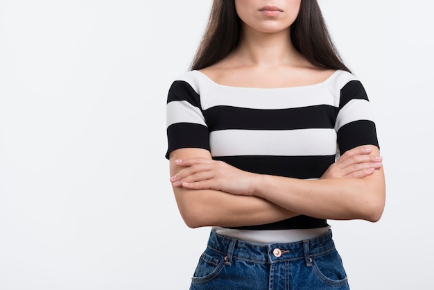 Free photo close-up female standing with arms crossed