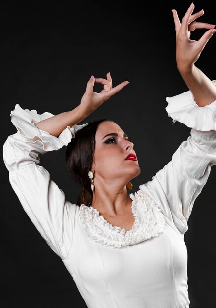 Free photo close-up flamenca dancer looking up