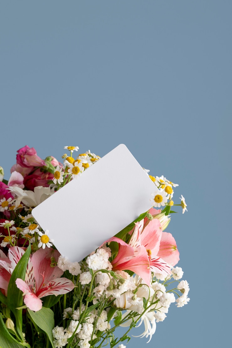 Free Photo close-up of flowers bouquet with tag