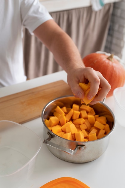 Foto gratuita primo piano sul metodo di conservazione degli alimenti