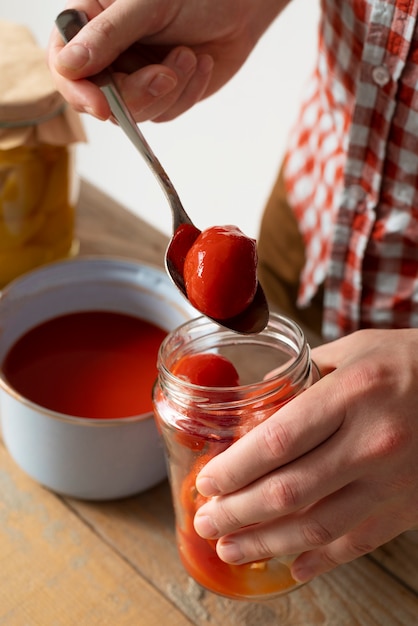 Foto gratuita primo piano sul metodo di conservazione degli alimenti