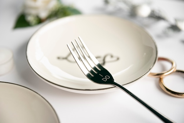 Free photo close-up fork with wedding rings