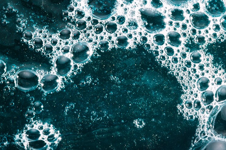 Free Photo close-up fragile bubbles on surface of water