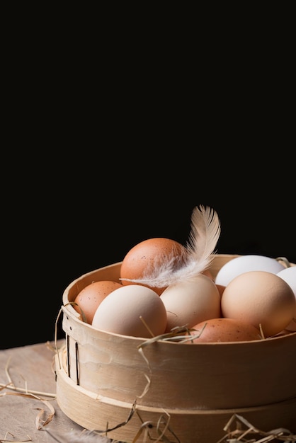 Бесплатное фото Макро свежие куриные яйца