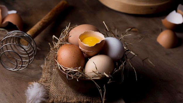 Free photo close-up fresh chicken eggs