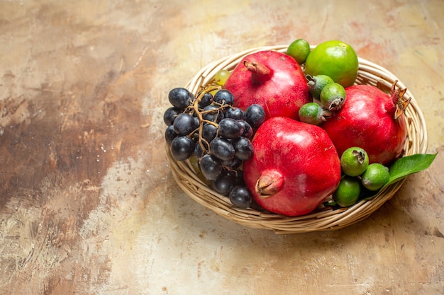 Free photo close up of fresh fruits in wooden basket
