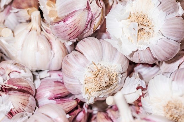 Free photo close-up of fresh garlic in shop