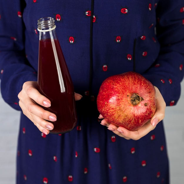 Close up of fresh pomegranate juice