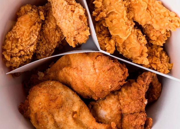 Free photo close-up fried chicken bucket