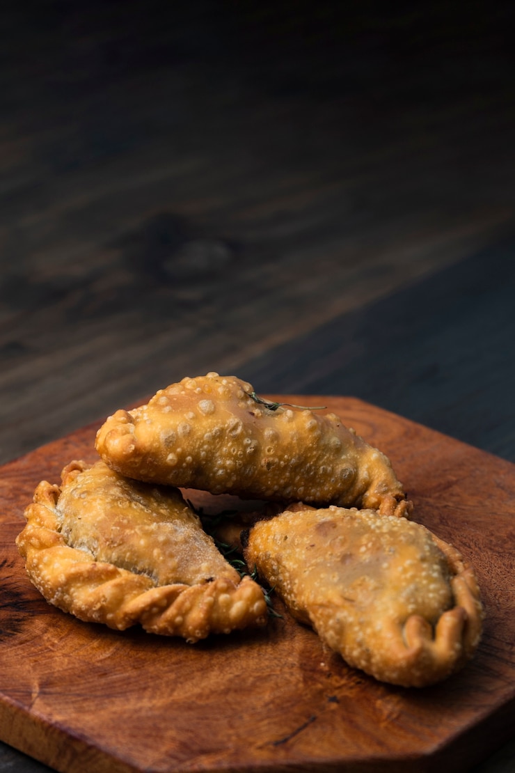 Free Photo close up fried pies