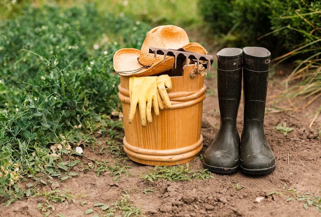 Free photo close-up gardening accesories