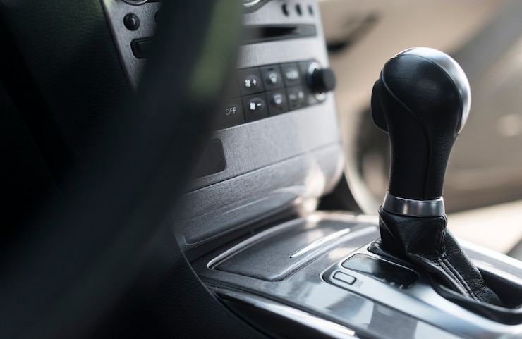 Free Photo close-up gear shifter from a modern car