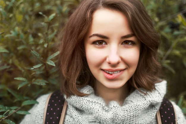 Free photo close-up of girl biting her lip