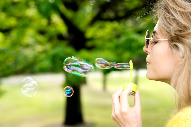 Free photo close-up girl playing with bubble machine