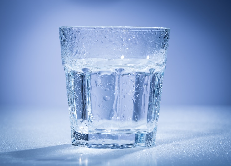 Free Photo close-up of glass of water