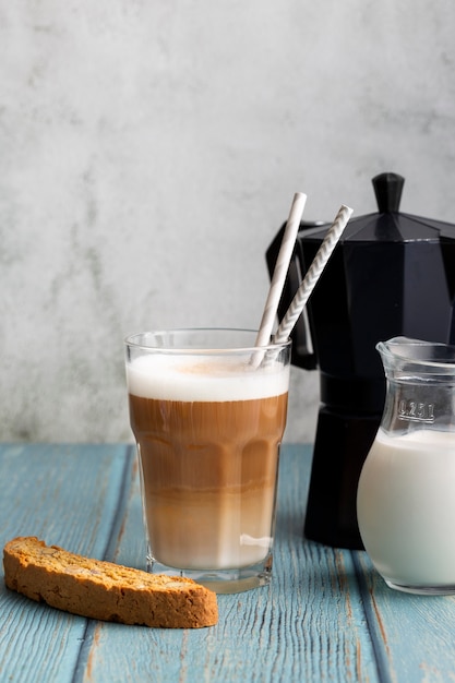 Free photo close-up glass with tasty ice latte