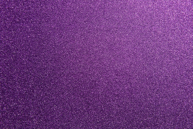 きらびやかな紫色の生地にクローズアップ